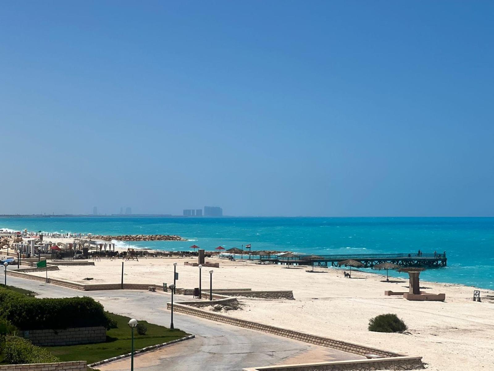 Beachfront Chalet In Green Beach, North Coast Villa El Alamein Bagian luar foto