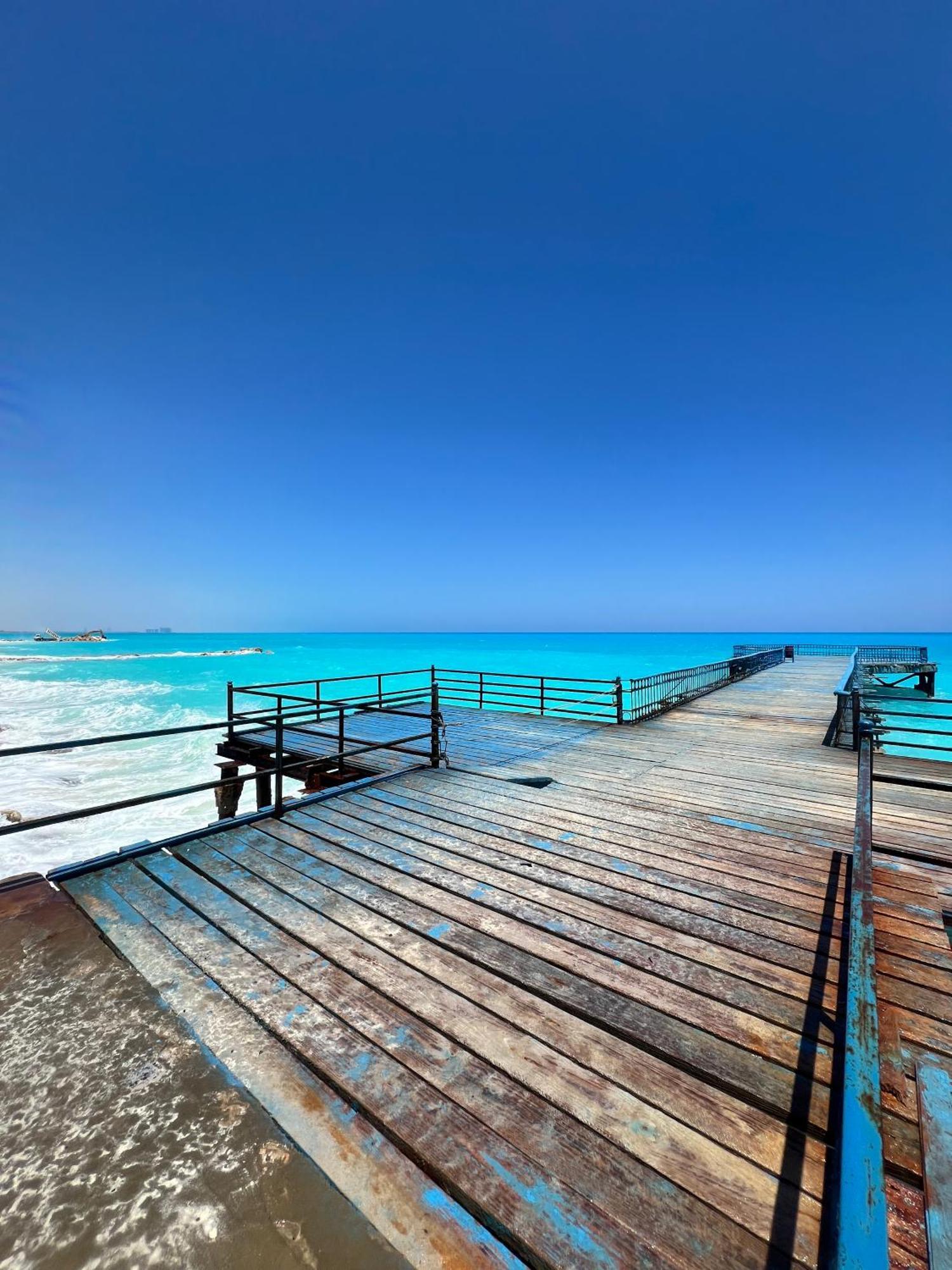 Beachfront Chalet In Green Beach, North Coast Villa El Alamein Bagian luar foto