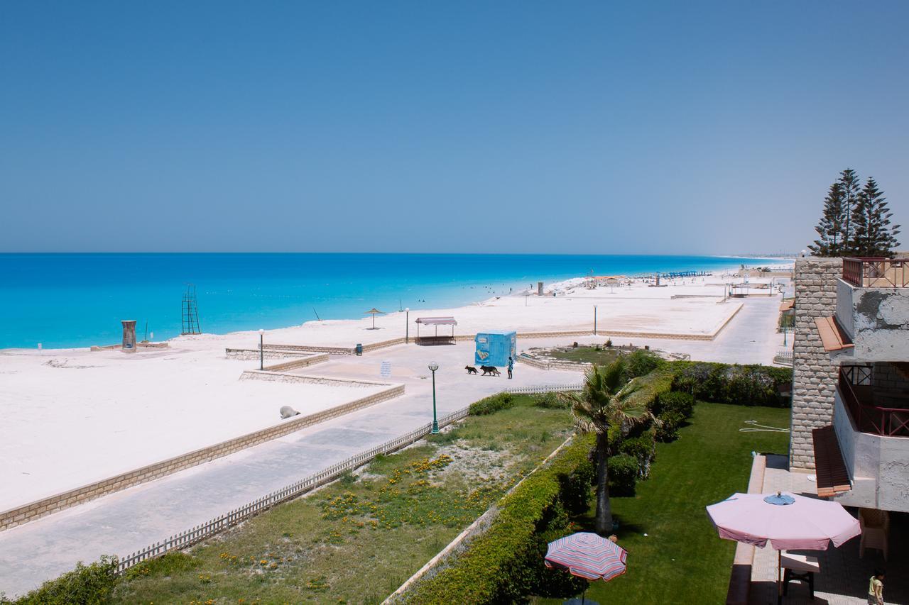 Beachfront Chalet In Green Beach, North Coast Villa El Alamein Bagian luar foto
