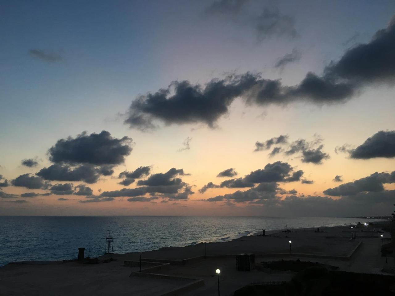 Beachfront Chalet In Green Beach, North Coast Villa El Alamein Bagian luar foto