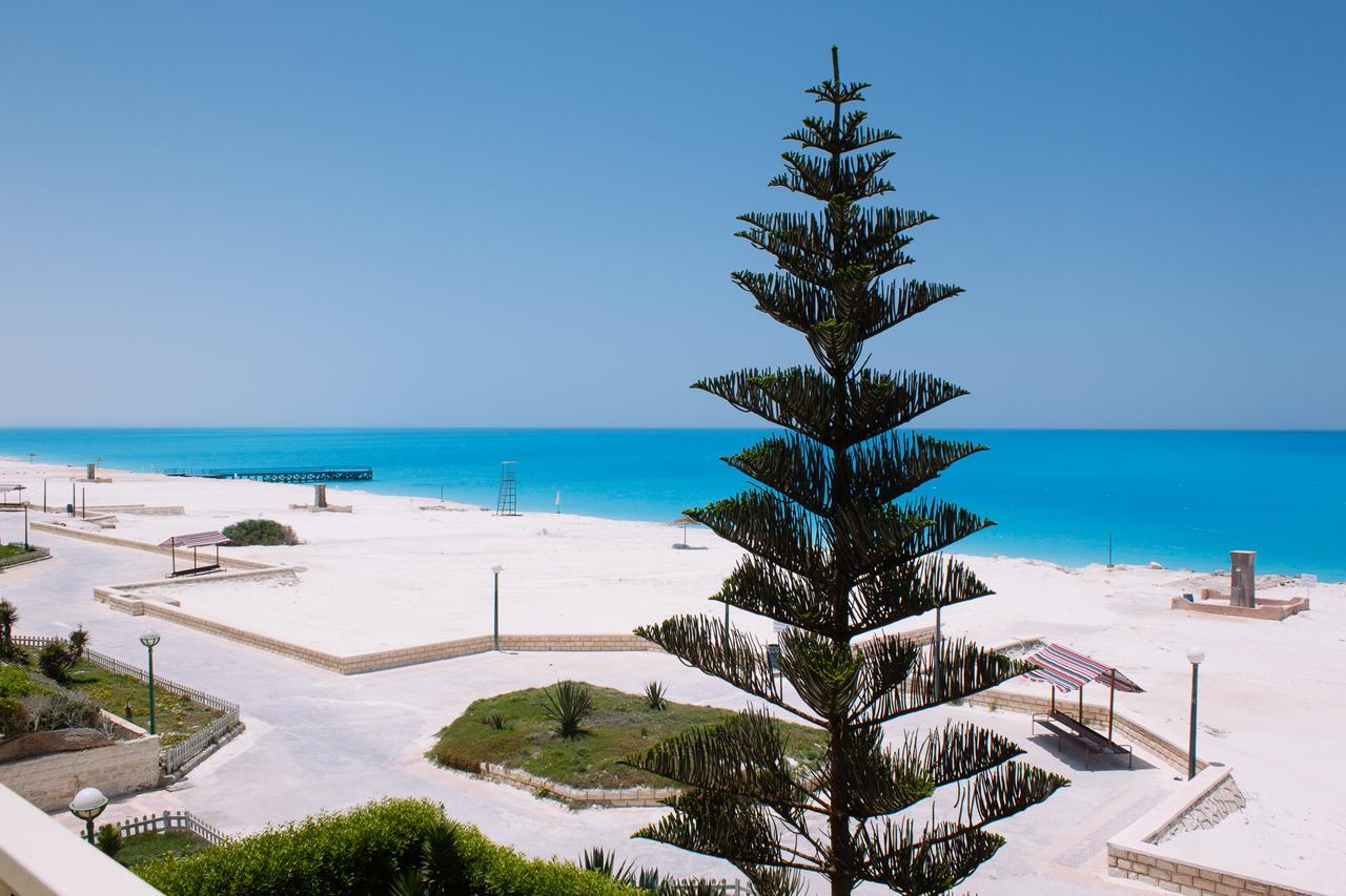 Beachfront Chalet In Green Beach, North Coast Villa El Alamein Bagian luar foto